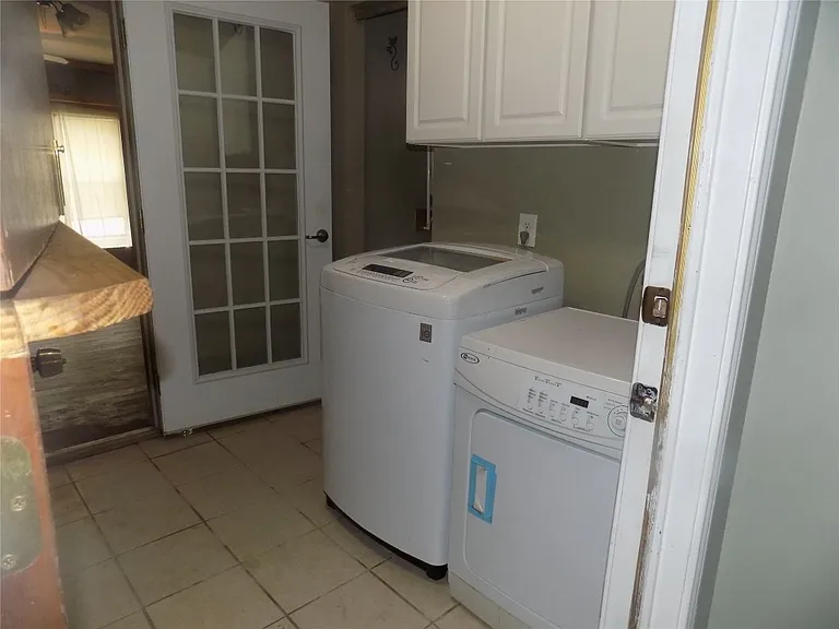 209 Oak Crest Ln — Photo 4