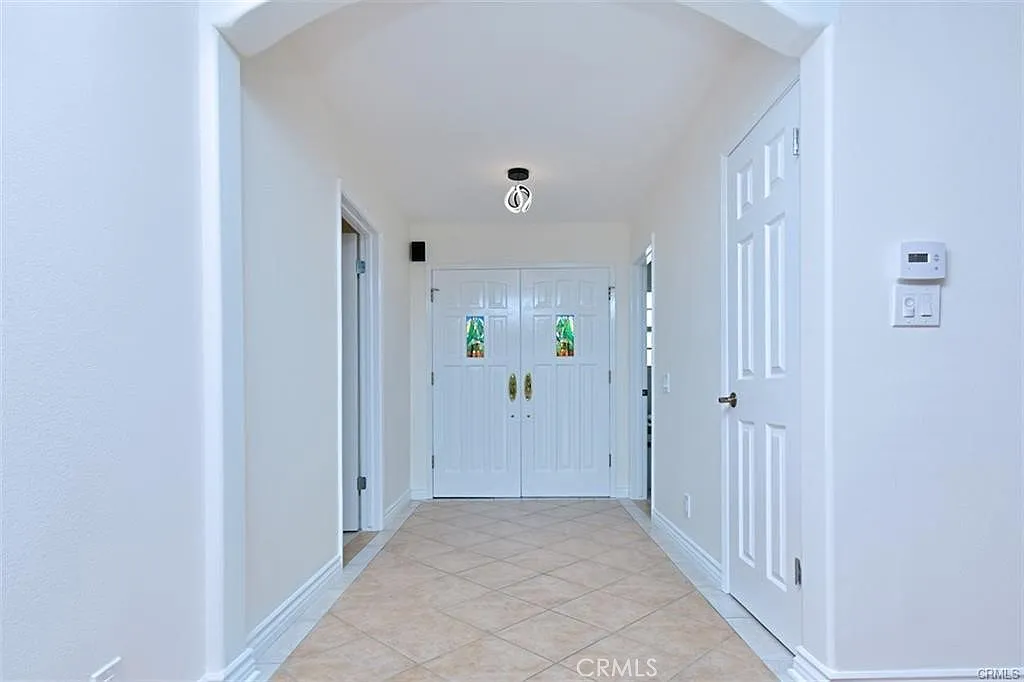 4 bed, 2280 sqft, $6,500 — Photo 3