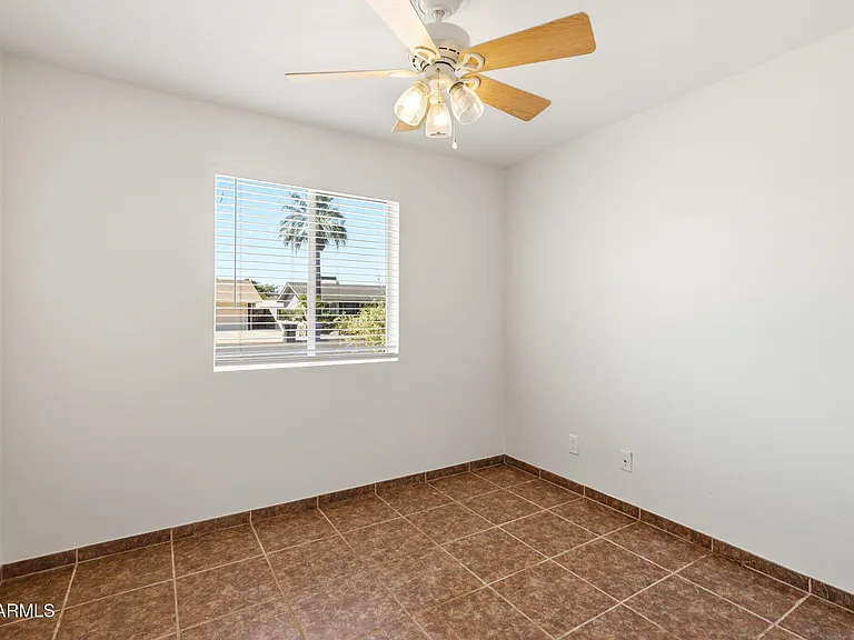 250 E Park Ave — Photo 16