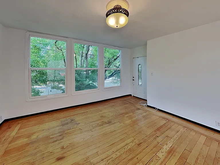 1716 Marin — Photo 2