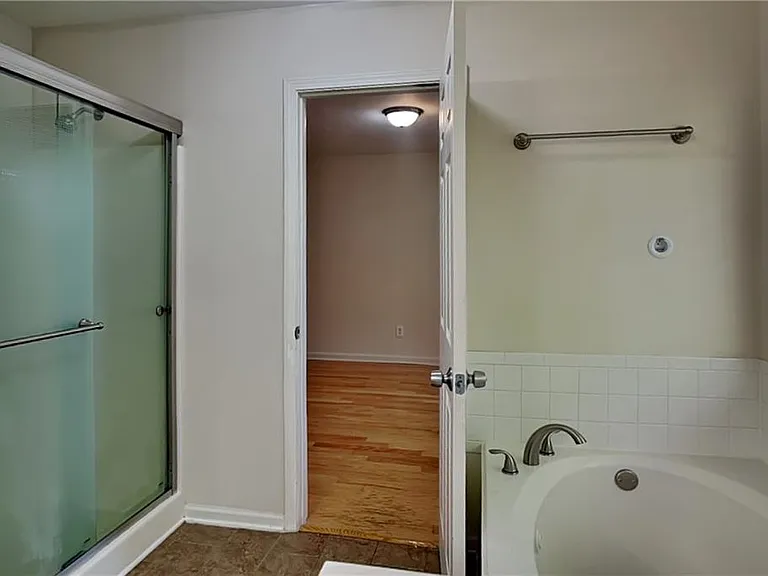 500 Cottonwood Close — Photo 11