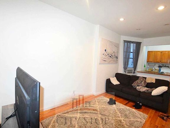 4th image of 349 Amsterdam Ave APT 5