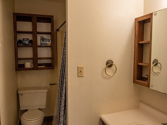 4th image of 701 Beech St APT B
