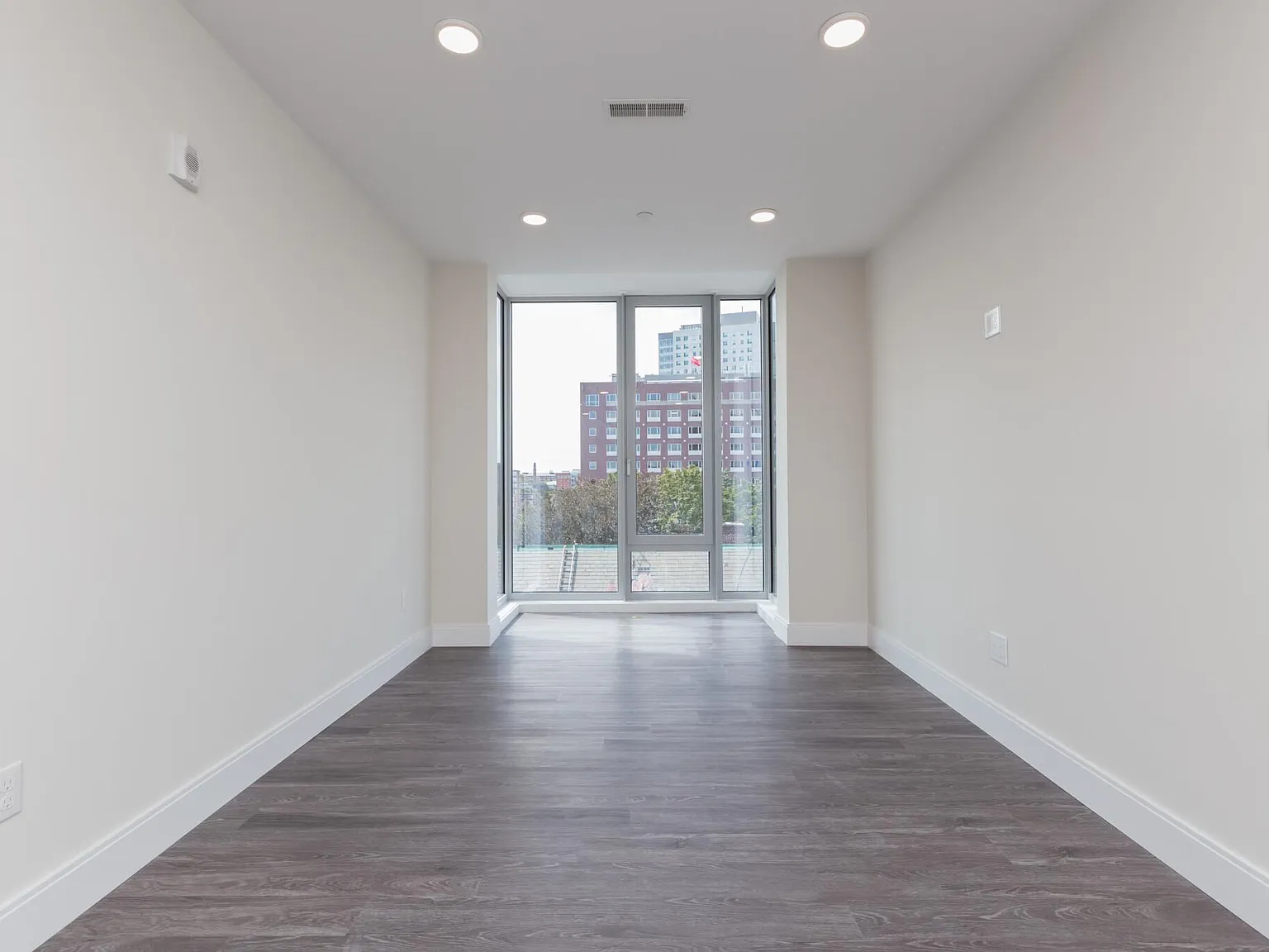 1 bed, 900 sqft, $2,700 — Photo 3