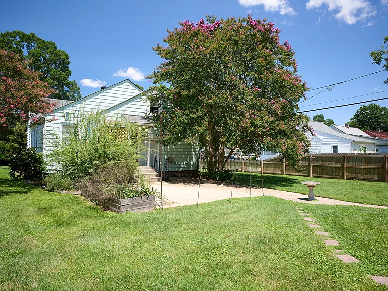 2801 Kenwood Ave — Photo 17
