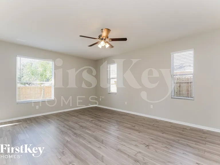 2210 Briana Dr — Photo 8