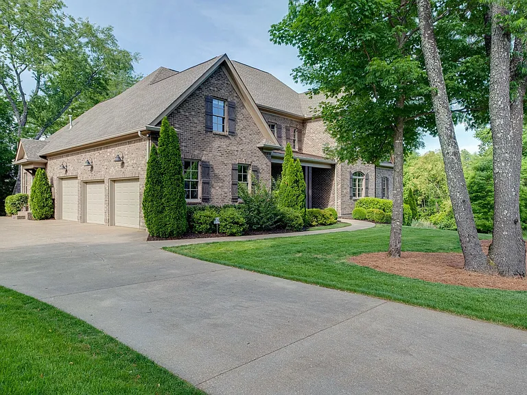 8231 Glover Dr — Photo 44