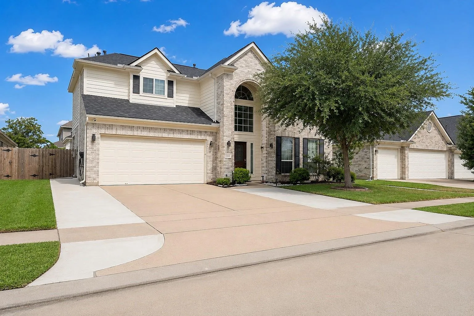 4 bed, 2.5 bath, 3073 sqft, $2,800 — Photo 1