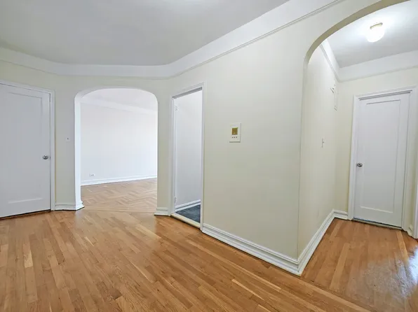 3626 Kings Highway image 4 of 9