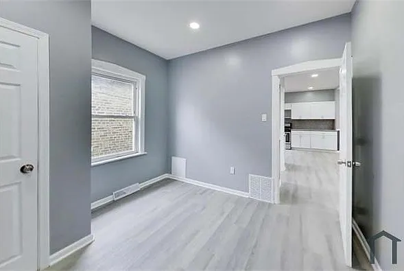 9549 S Calumet Ave — Photo 7