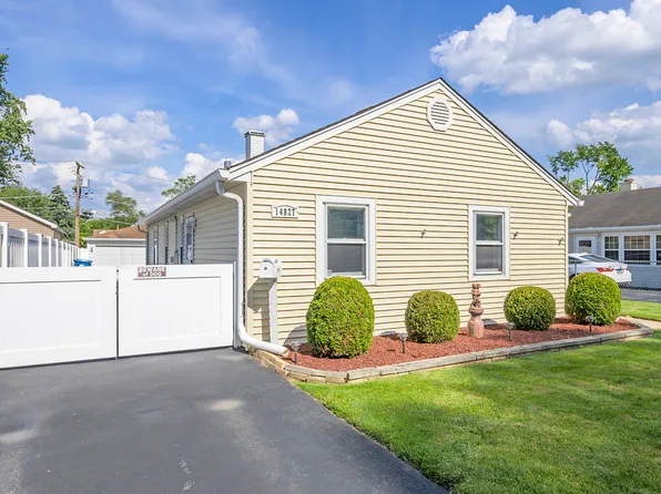 14827 Kilbourne Ave, Midlothian, IL 60445