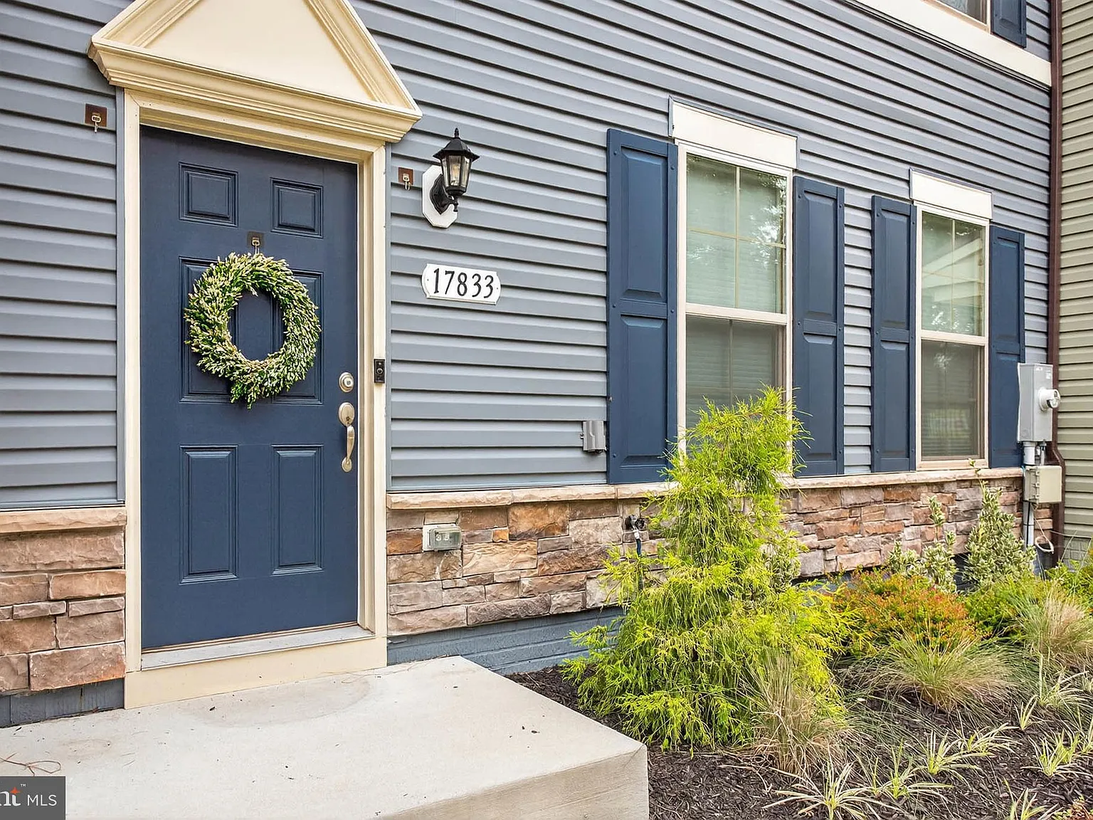 3 bed, 2.5 bath, 2376 sqft, $3,500 — Photo 3