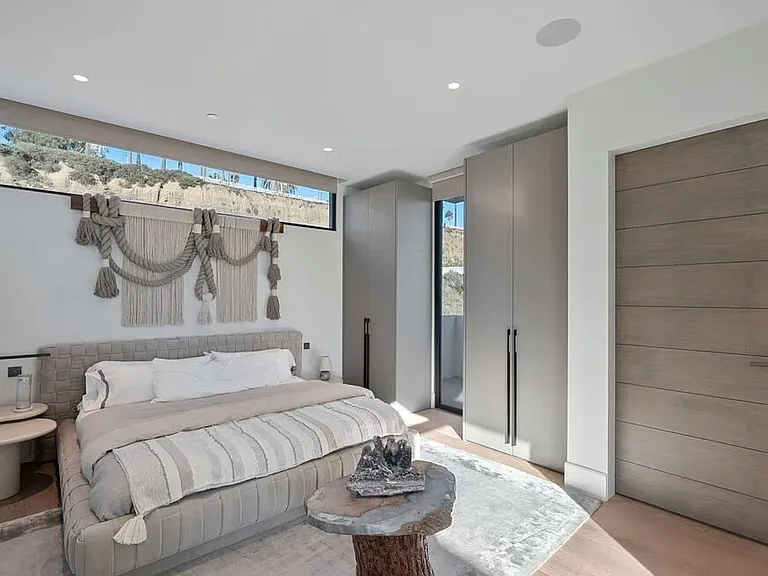 940 Palisades Beach Rd — Photo 25