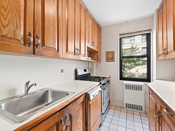 2nd image of 425 E 79th St APT 3D