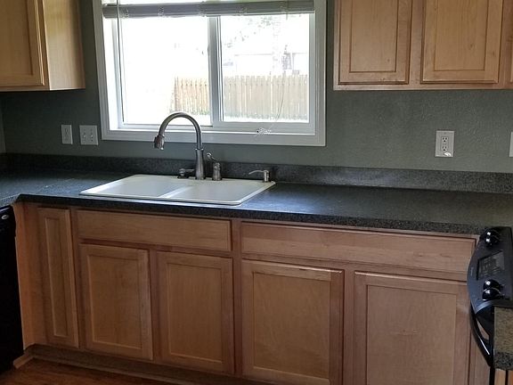 4th image of 363 NE Sequoia Ct