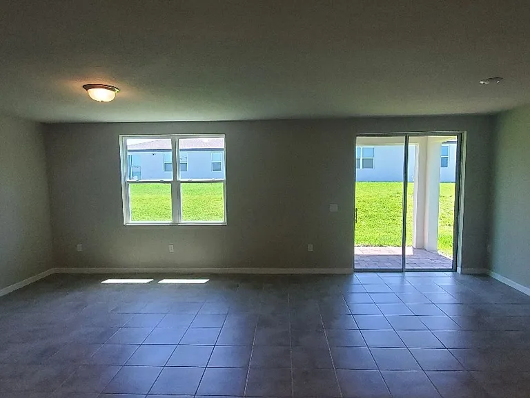 877 Cambridge Dr — Photo 5