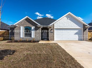 411 Coconut Ln, Centerton, AR 72719