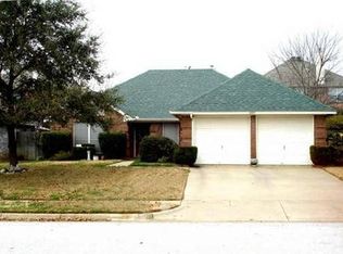3001 Clairemont Ln, Euless, TX 76039