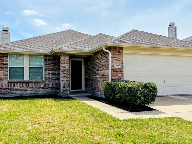 1007 Chilton Dr — Photo 3