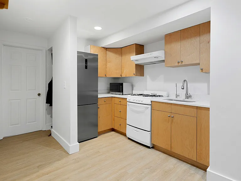 340 Harvard St #B — Photo 5