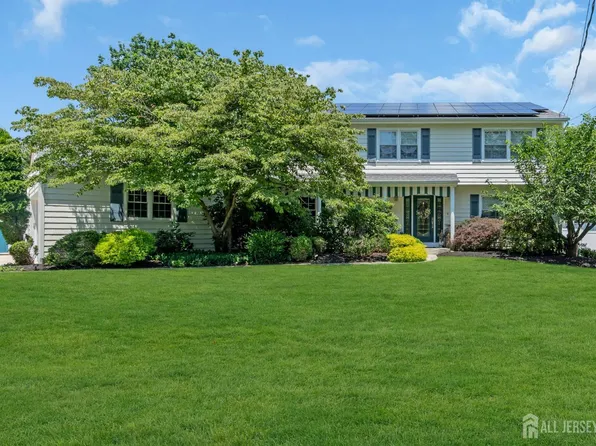 13 Bernice Dr, Freehold, NJ 07728