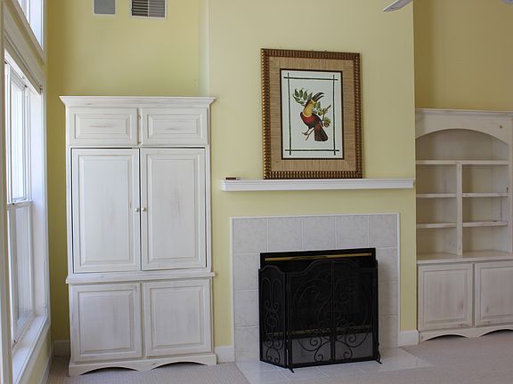 3rd image of 18 Wells East Dr