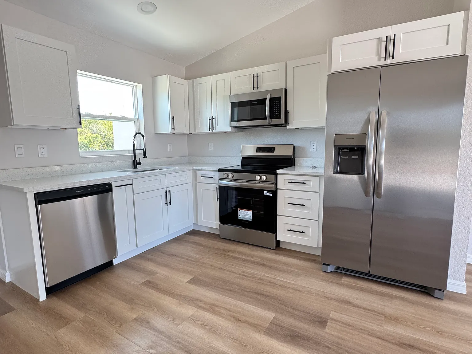 1 bed, 756 sqft, $1,150 — Photo 2