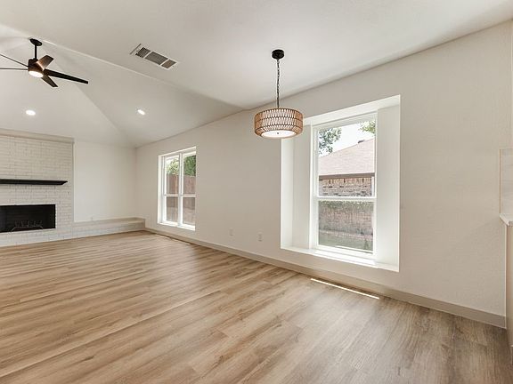 4th image of 2404 Ridgestone Dr