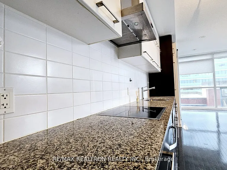 770 Bay St #712 — Photo 4