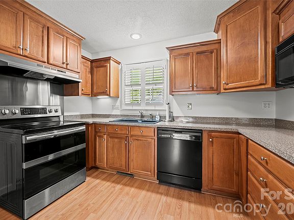 3rd image of 10670 Troutman Rd