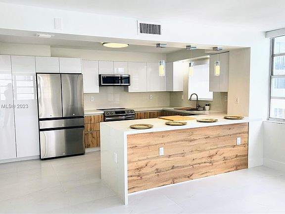 4th image of 2750 NE 183rd St APT 1008