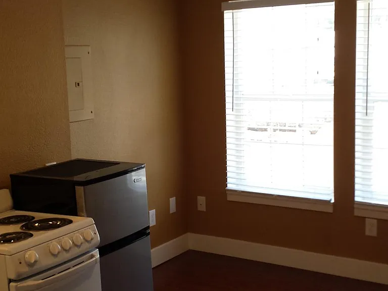 650 Marion St NE #1 — Photo 25