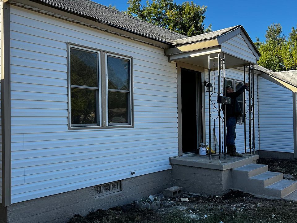 2nd image of 624 SW 48th St