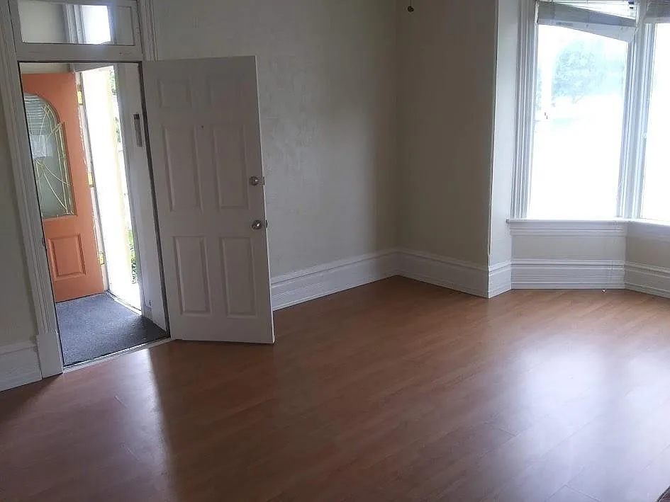 231 N 300 E — Photo 3