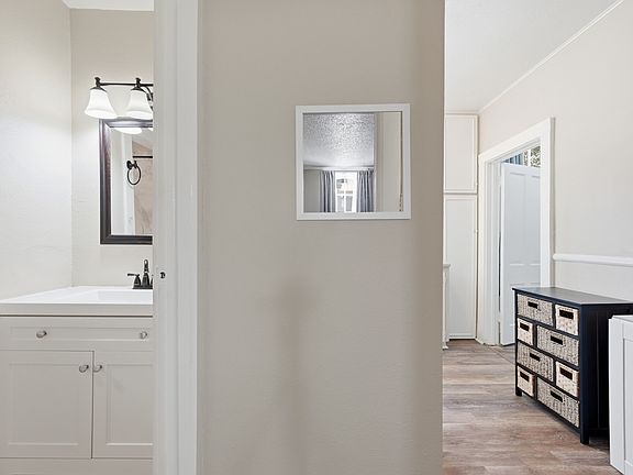 5th image of 401 Rose St #1