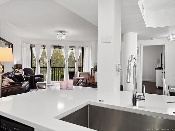 5th image of 221 NE Plantation Rd APT 415