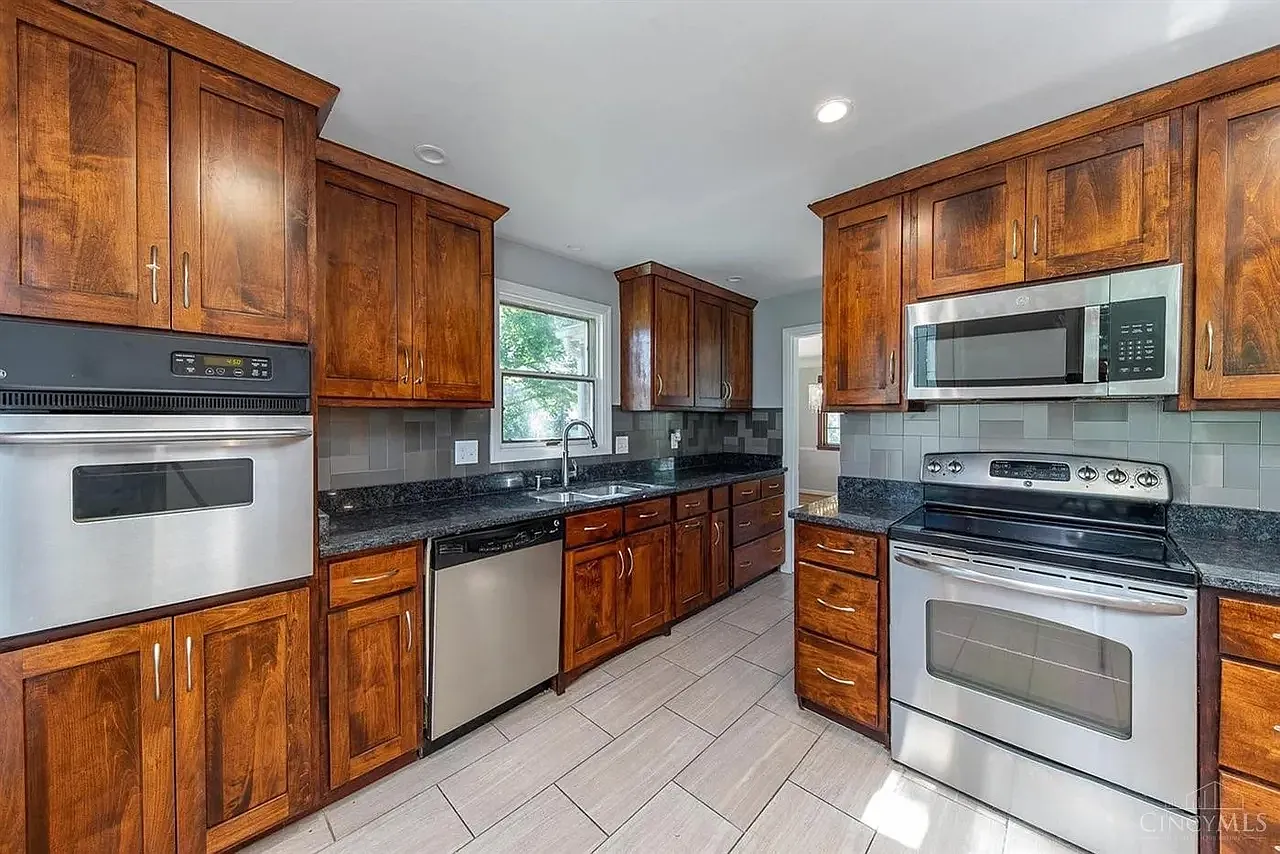3 bed, 2637 sqft, $4,000 — Photo 4