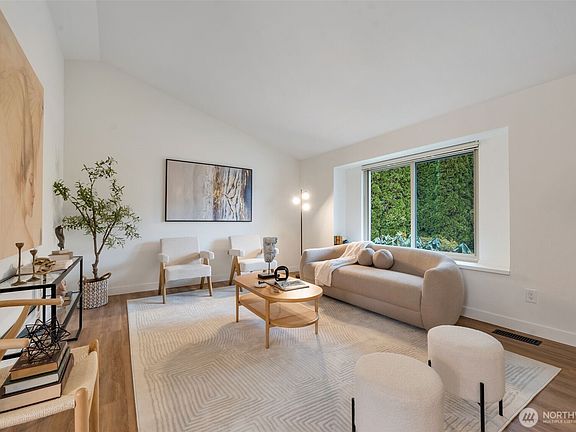 3rd image of 953 Field Avenue NE