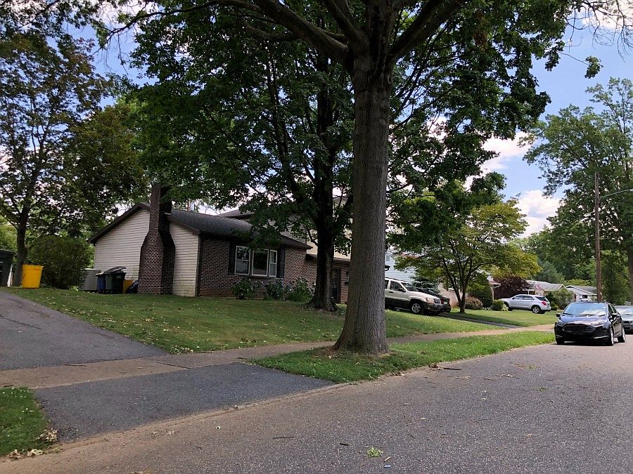 2nd image of 125 Victoria Dr