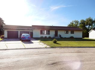 217 Eastview Dr, Larimore, ND 58251