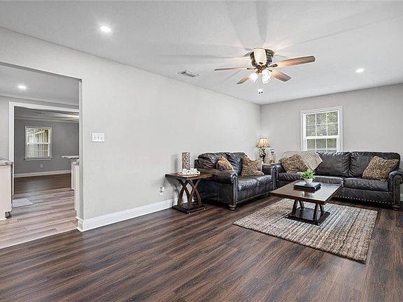 2nd image of 1508 Phillips Ln