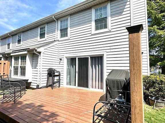 5th image of 453 Marion Ct