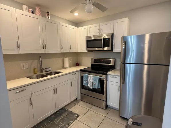 200 VILLAGE GREEN E #218, Palm Springs, FL 33461