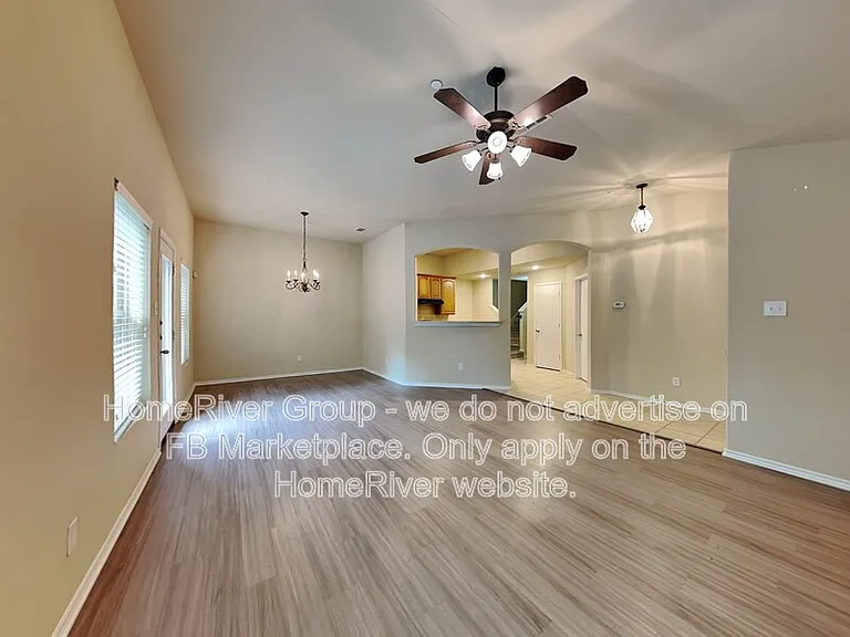 1127 Sophia St — Photo 2