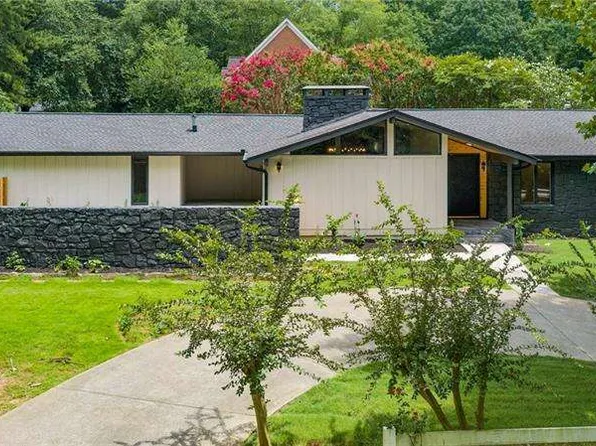 5435 High Point Rd, Sandy Springs, GA 30342