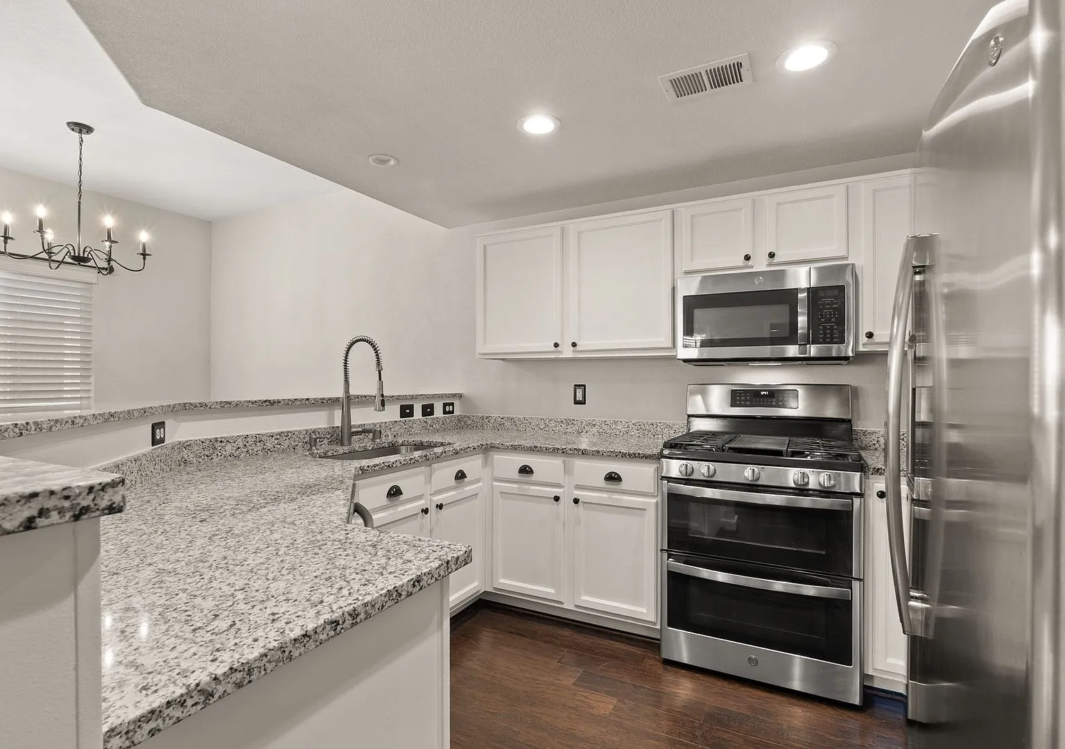Upscale Condo | 3 Bed / 2 Bath | Garage+ 1 Assigned Parking | Gated Community | Rancho Mirage | N... — Photo 1