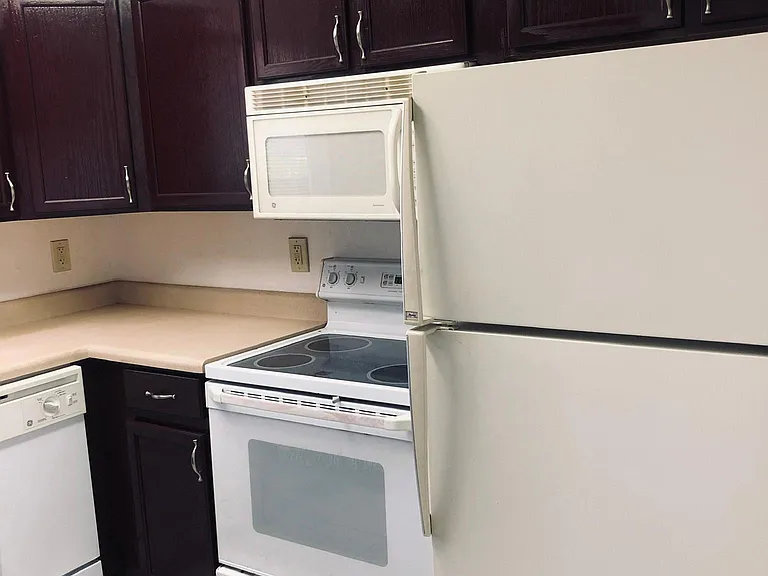 1644 Lomaland Dr #120 — Photo 15