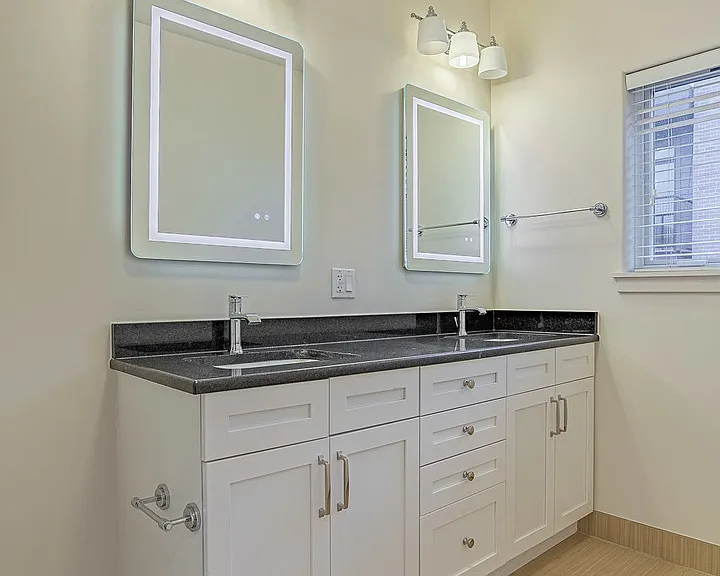 2100 Greenwood St #203 — Photo 7