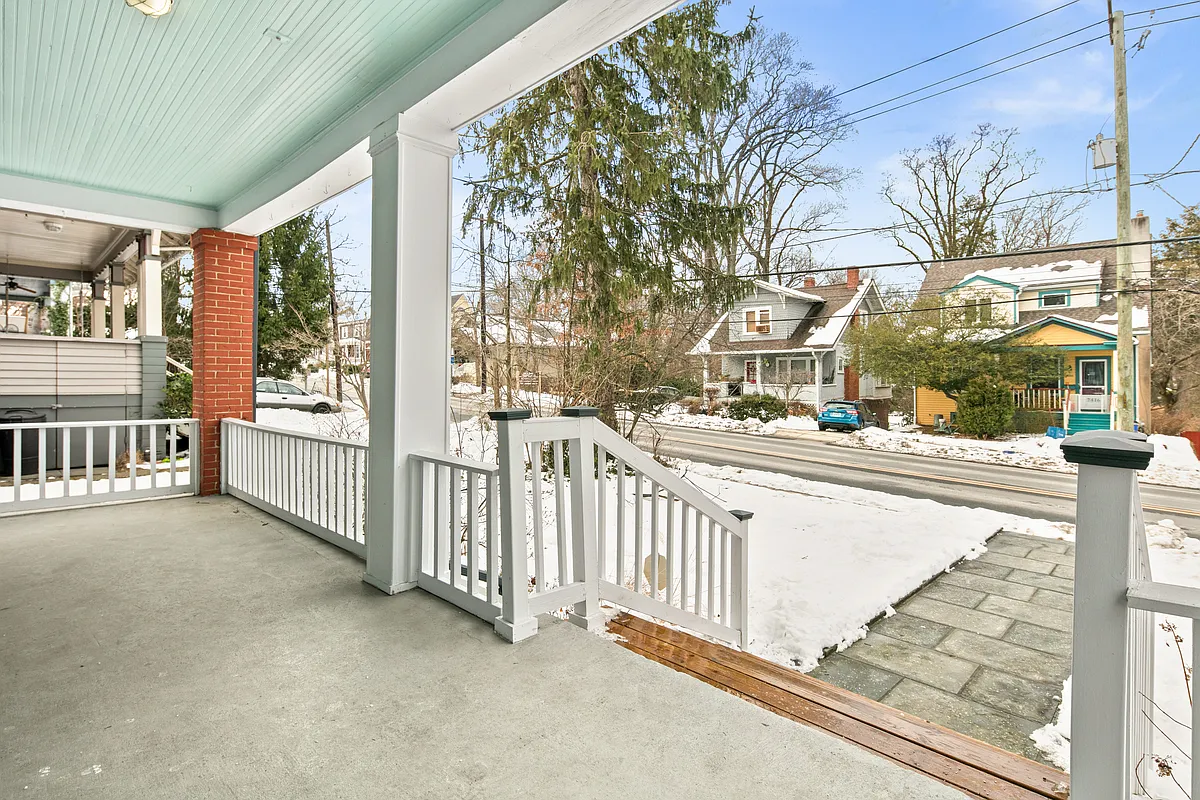 Building Photo - 7421 Carroll Ave