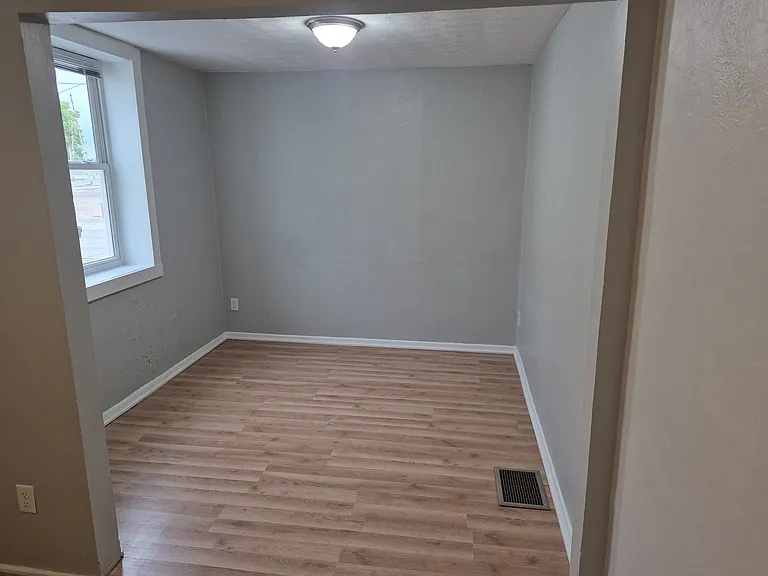 105 E Front St #2 — Photo 2